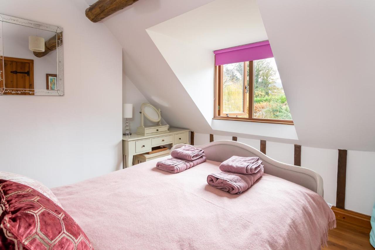 Granary Cottage - Luxury Barn Conversion Weston Subedge Экстерьер фото